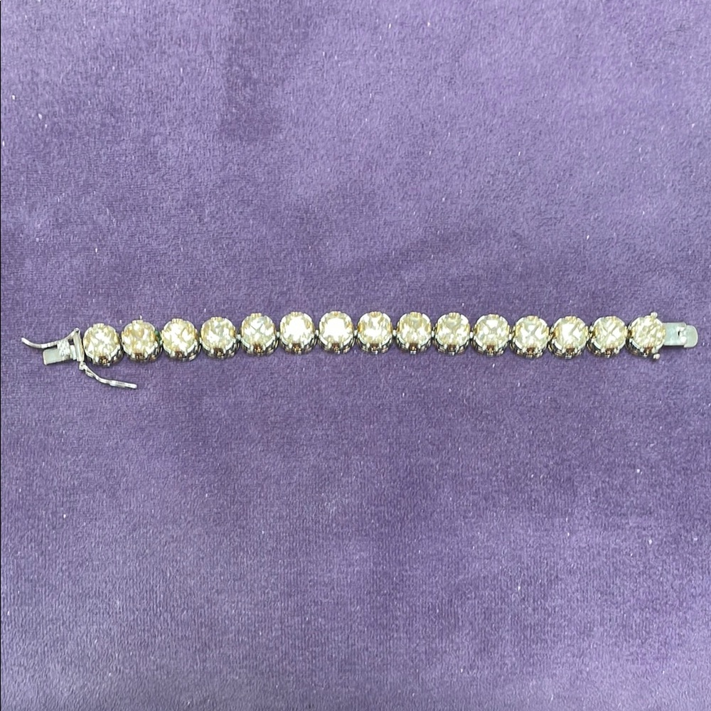 Elegant Gold Bracelet